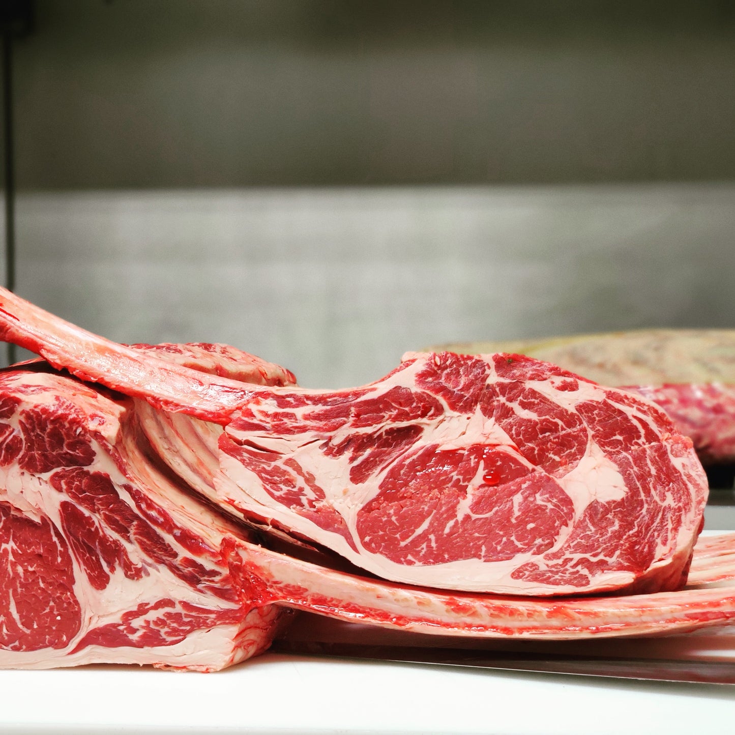 Aprende a Cocinar un Tomahawk Steak en Reverse Sear en BBQ de Carbón