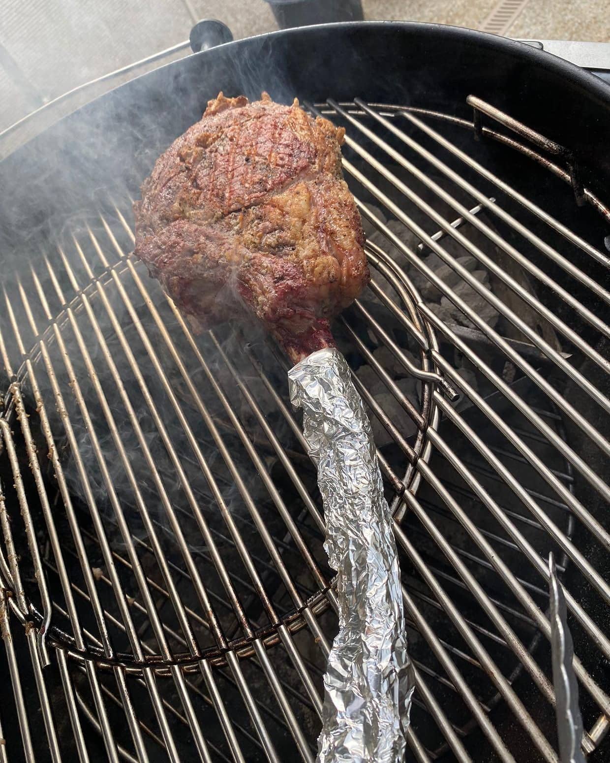 Aprende a Cocinar un Tomahawk Steak en Reverse Sear en BBQ de Carbón