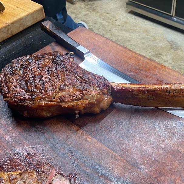 Aprende a Cocinar un Tomahawk Steak en Reverse Sear en BBQ de Carbón